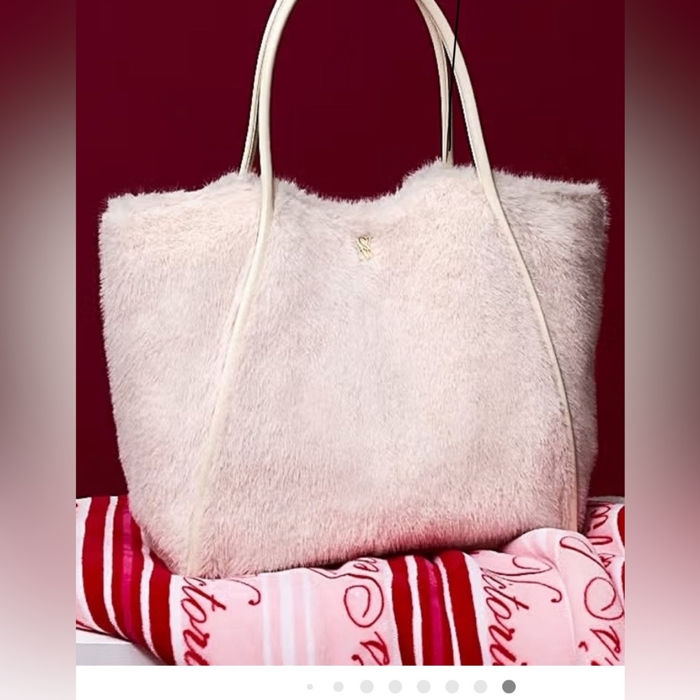 Victoria's Secret Plush Cozy Christmas Blanket & Faux Fur Tote Bundle NEW
